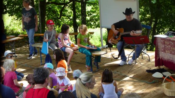 Children Songs in "The Spatzennest"  (Event of the Nature-Lovers)